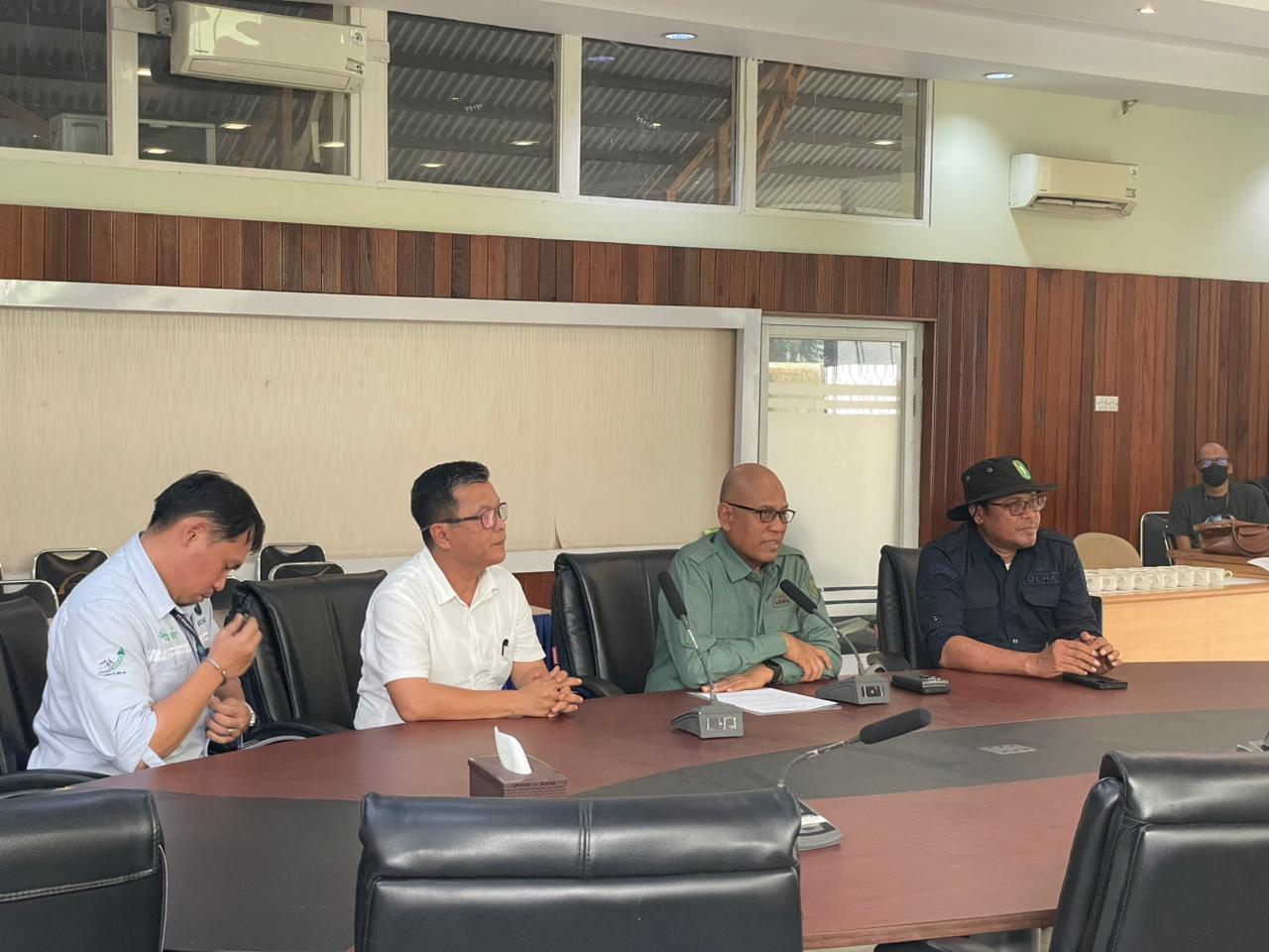 DLHK Kalbar Terima Bantuan PT Mayawana, Prioritas Amankan Asap Karhutla Jalur Penerbangan