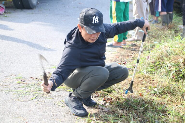 "Pemkot Pontianak percepat pembersihan saluran drainase jelang musim hujan; Wawako Bahasan dorong gotong royong warga dan integrasi parit jalan lingkungan."