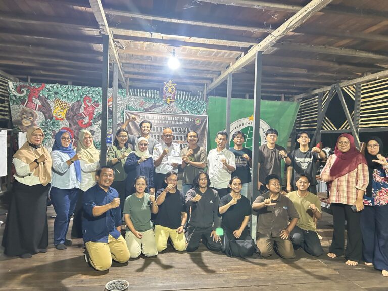 "Kebakaran melanda zona inti TN Gunung Palung; Pemprov Kalbar salurkan bantuan logistik bagi relawan Pontianak untuk bergabung bersama Manggala Agni."