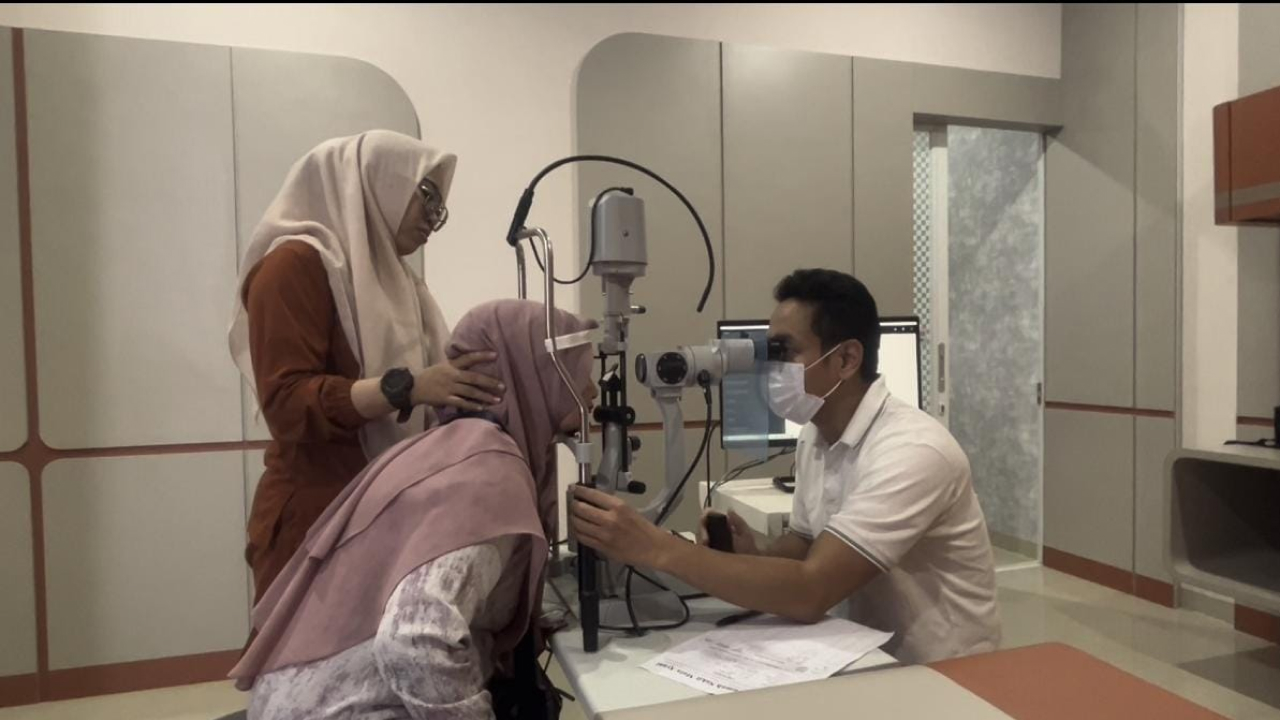 RS Mata Ayani Hadirkan Baksos Pemeriksaan Mata Juling Pertama di Kalbar