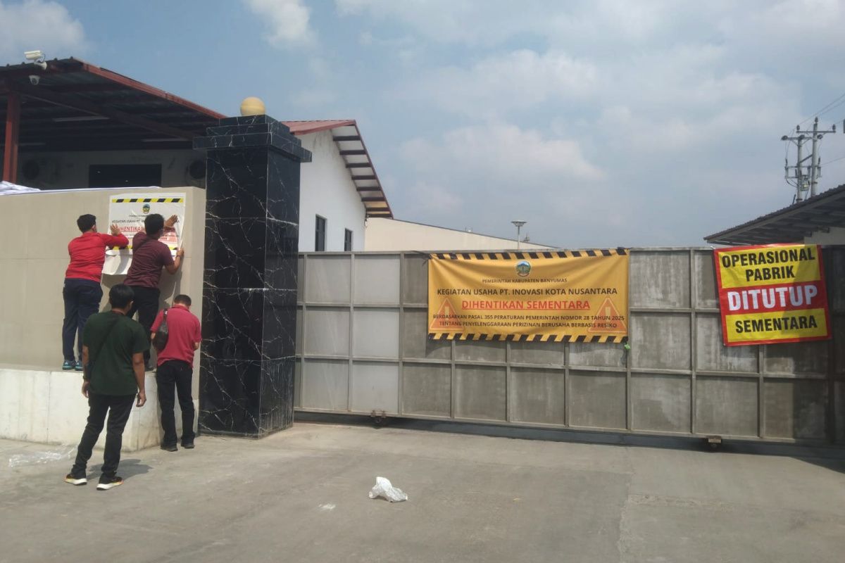 Berdiri di Lahan Pertanian Berkelanjutan, Pabrik Hebel PT IKN Disegel Pemkab Banyumas