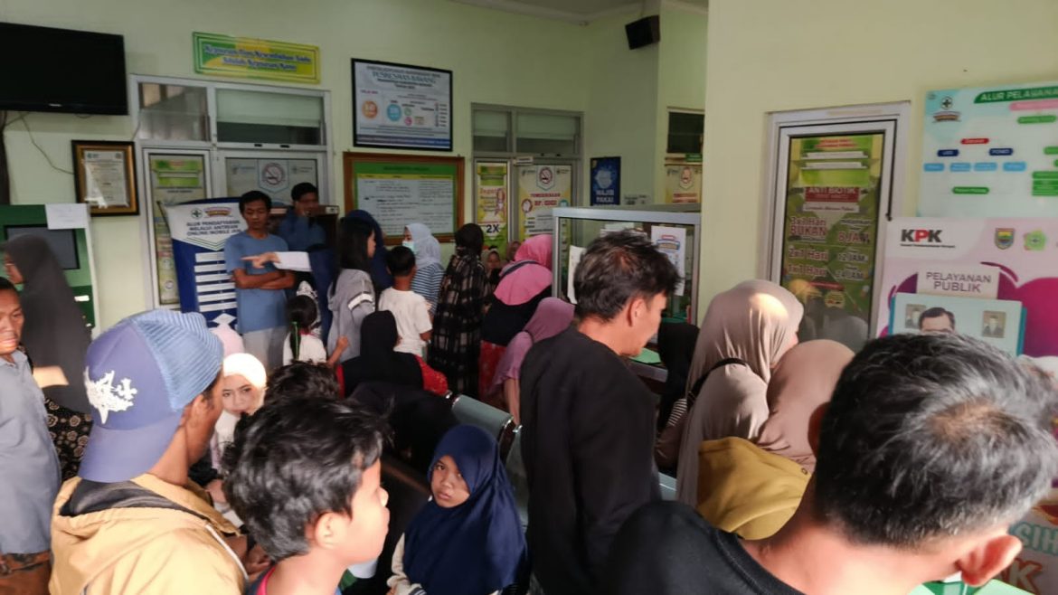 Diduga Keracunan MBG, Siswa dan Orang Tua di Batang Dilarikan ke Puskesmas