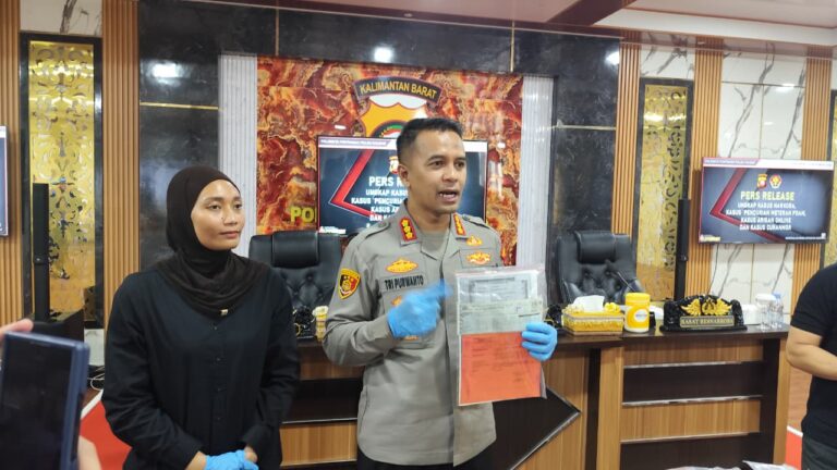 "Polresta Pontianak bekuk residivis pencuri meteran air PDAM di 7 titik; tersangka teridentifikasi lewat CCTV dan nekat beraksi demi membiayai narkoba serta judi."