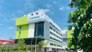 "RSUD dr. Soedarso Pontianak catat kenaikan kasus infeksi paru berat (pneumonia) dampak kabut asap karhutla; Dirut Hary Agung pastikan daya tampung medis terkendali."