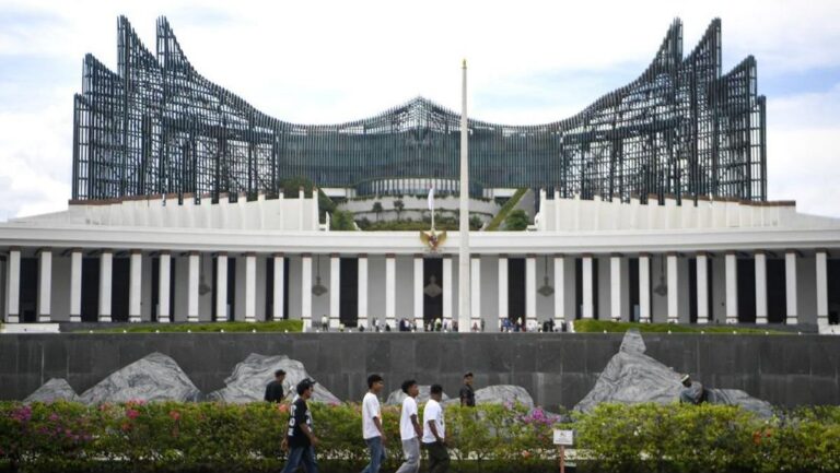 "Fraksi Demokrat DPRD PPU desak Pemkab percepat pemekaran dua kecamatan baru pasca-Sepaku resmi masuk IKN demi penuhi syarat PP 78/2007 minimal lima kecamatan."