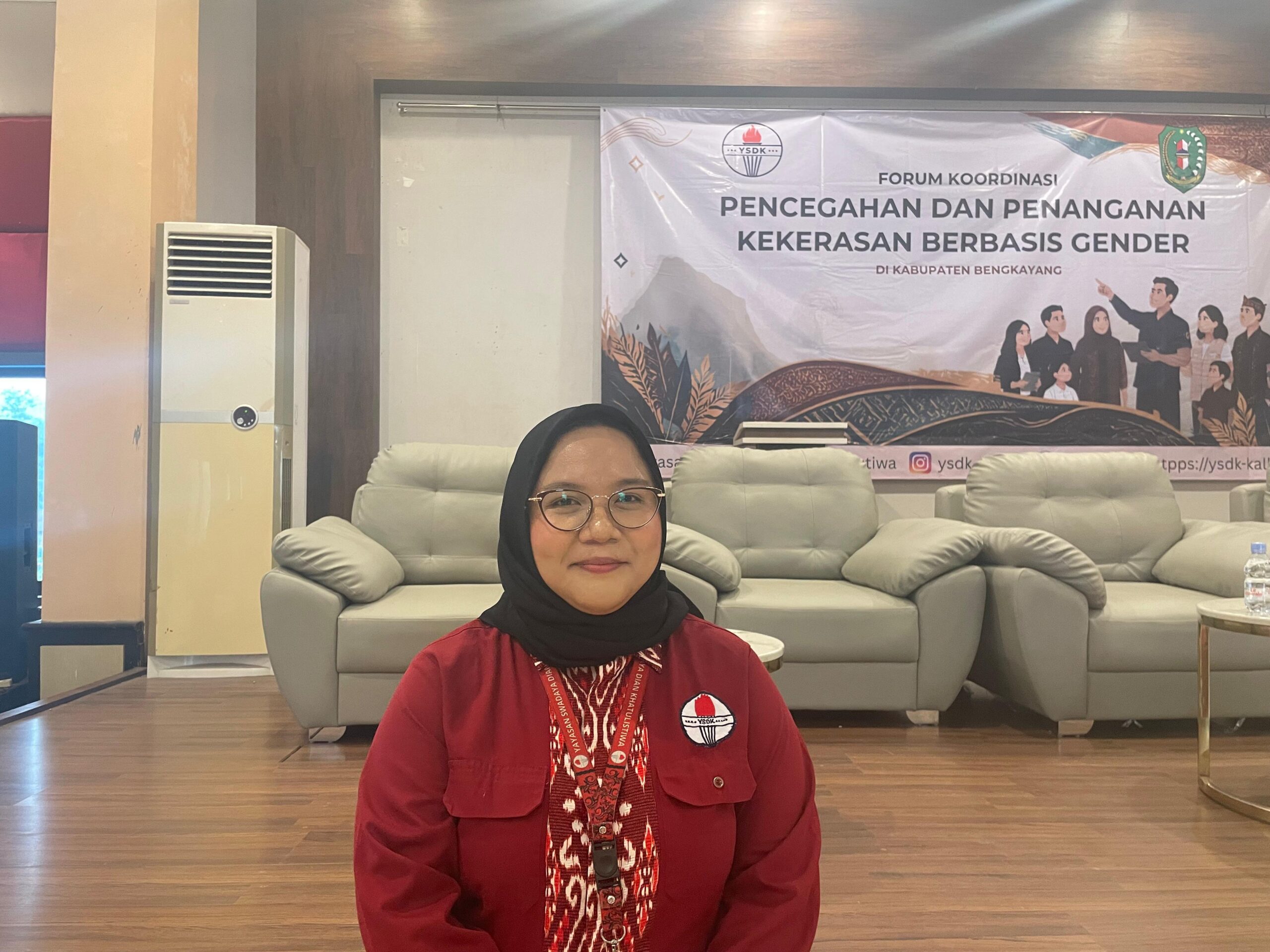 "DSP3A Bengkayang catat 35 kasus kekerasan perempuan dan anak; Forum YSDK dan Kades Sungkung 2 soroti kendala alat visum, nihil psikolog, serta jalan rusak 8 jam."