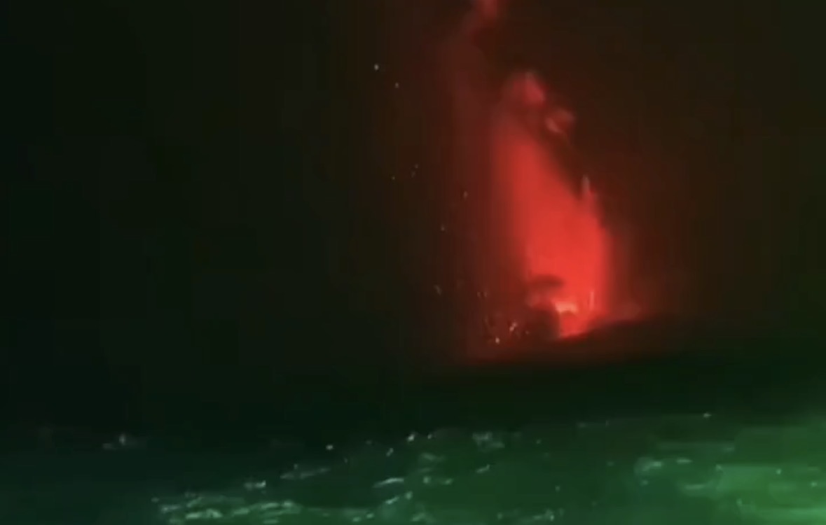 Dentuman Menggema dari Anak Krakatau, Status Naik Siaga Level III