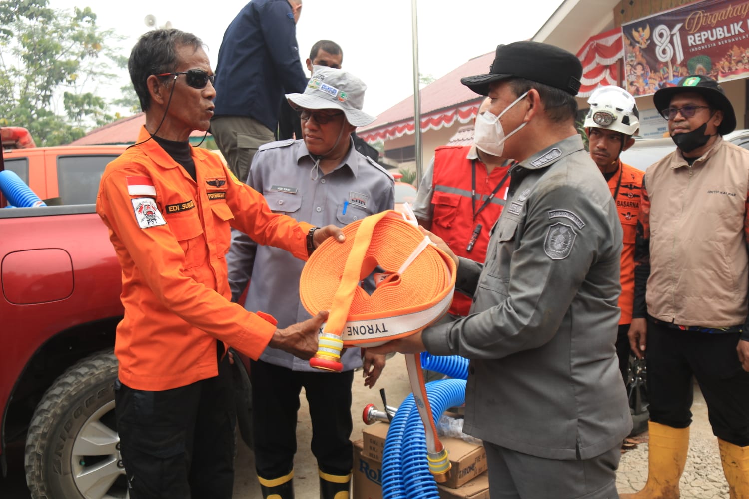 Pantau Titik Api di Kubu Raya, Gubernur Kalbar Salurkan Logistik Tim Pemadam Karhutla