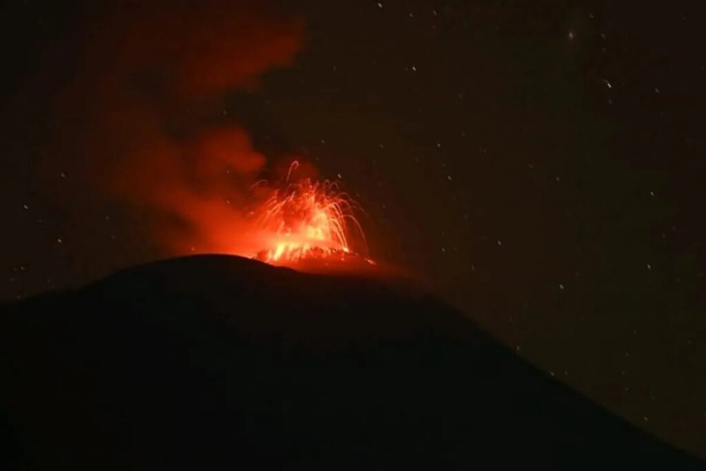 Gunung Ili Lewotolok Erupsi, Semburkan Abu Setinggi 500 Meter