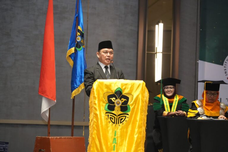 "Hadiri wisuda ke-23, Gubernur Kalbar Ria Norsan dukung percepatan transformasi IAIN Pontianak menjadi UIN guna cetak SDM unggul berakhlak mulia."