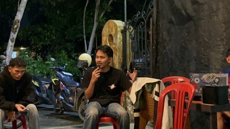 "Kelangkaan solar picu lonjakan tarif kapal motor di Padang Tikar Kubu Raya; Serikat Pemuda Desa desak audit kuota BBM dan lindungi daya beli warga pesisir."