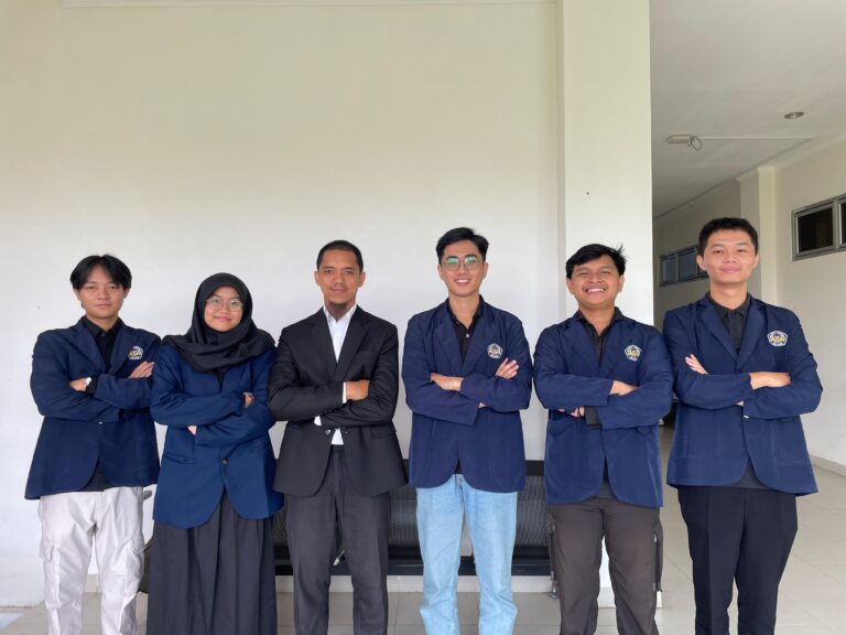 "Mahasiswa Untan kembangkan ATEROSTOP, inovasi perangkat biomedis AI multiparameter untuk deteksi dini risiko aterosklerosis pada arteri karotis."