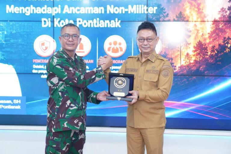 "Tampil tanpa beban, pasangan ganda campuran Ikhsan/Salsabila sukses melaju ke babak utama Polytron Pontianak Indonesia Masters 2026 Super 100 usai raih dua kemenangan."