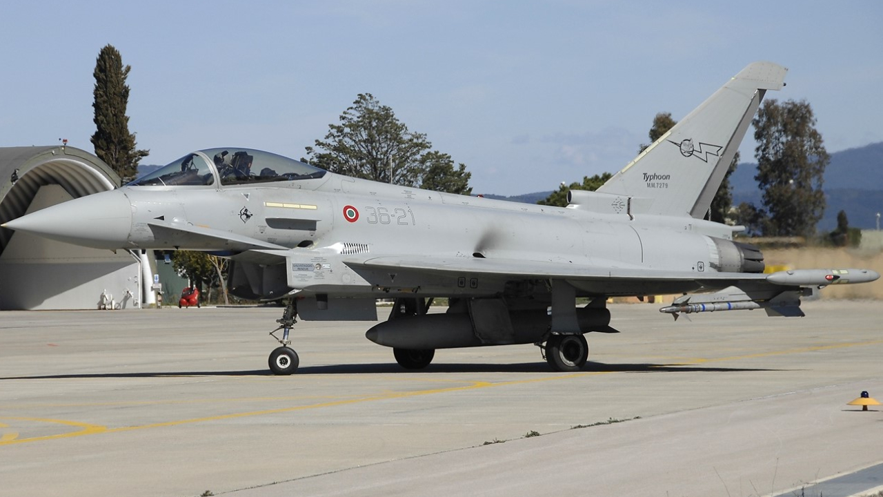 Jet Tempur Eurofighter Italia Terkena Serangan di Pangkalan Udara King Fahd Arab Saudi