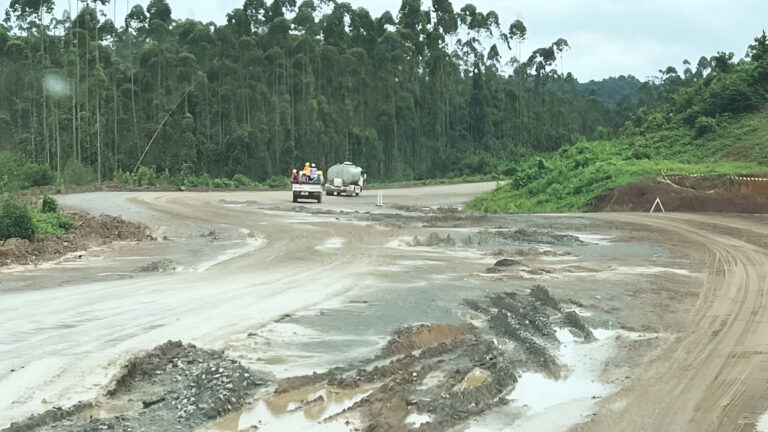 "Kawal anggaran Rp3,986 triliun, Kejaksaan Agung amankan tiga paket proyek jalan strategis IKN guna memastikan integritas dan kepastian hukum pembangunan."