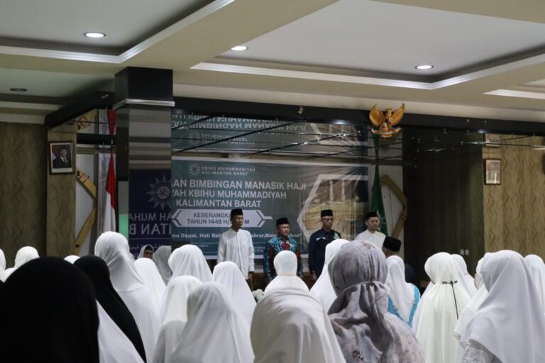 "Sebanyak 158 calon jemaah haji KBIHU Muhammadiyah Kalbar ikuti pembekalan fisik dan manasik menuju keberangkatan 2027; Kemenhaj ingatkan regulasi biaya Oktober."