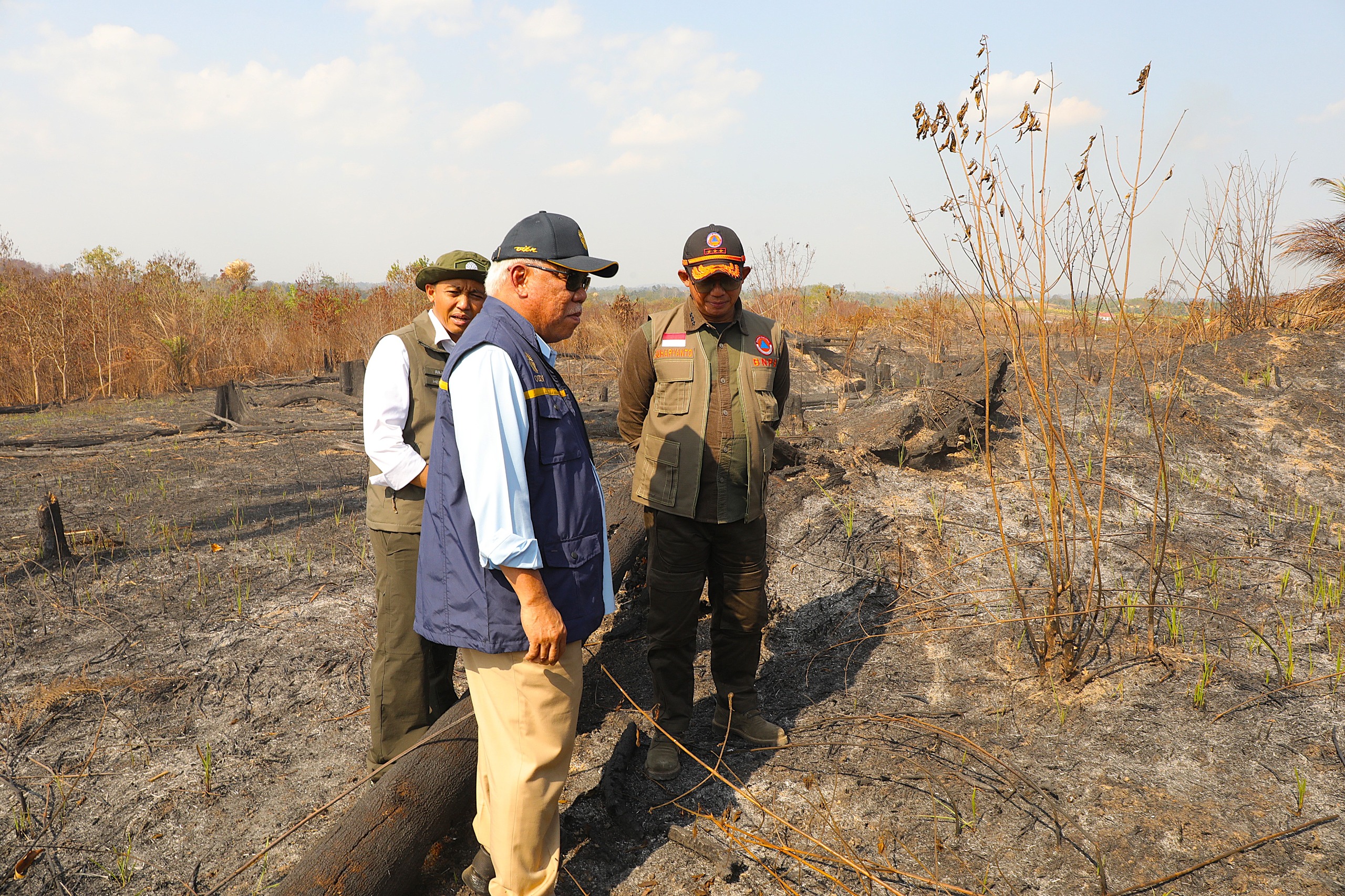Tinjau Bukit Tengkorak, Kepala BNPB Tegaskan Penanganan Karhutla IKN Prioritas Instruksi Presiden