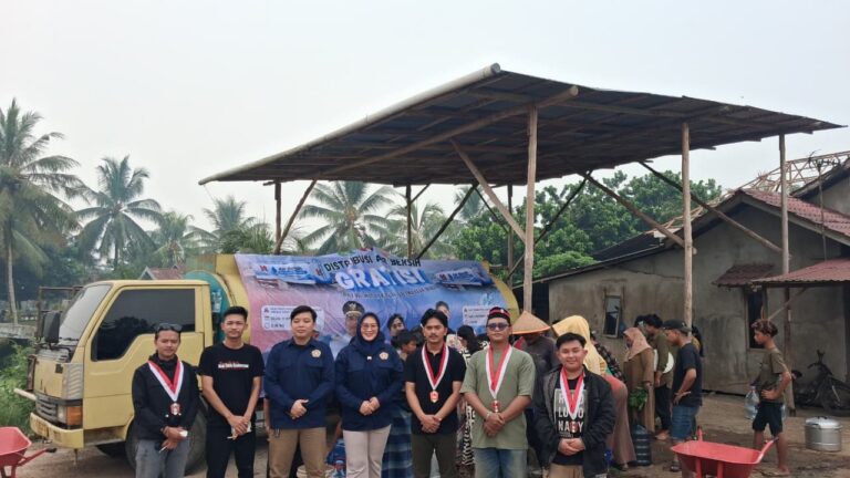 "DPD GMNI bersama Pemprov Kalbar salurkan air bersih dan layak minum bagi warga terdampak krisis El Nino serta karhutla guna bantu kelompok rentan."