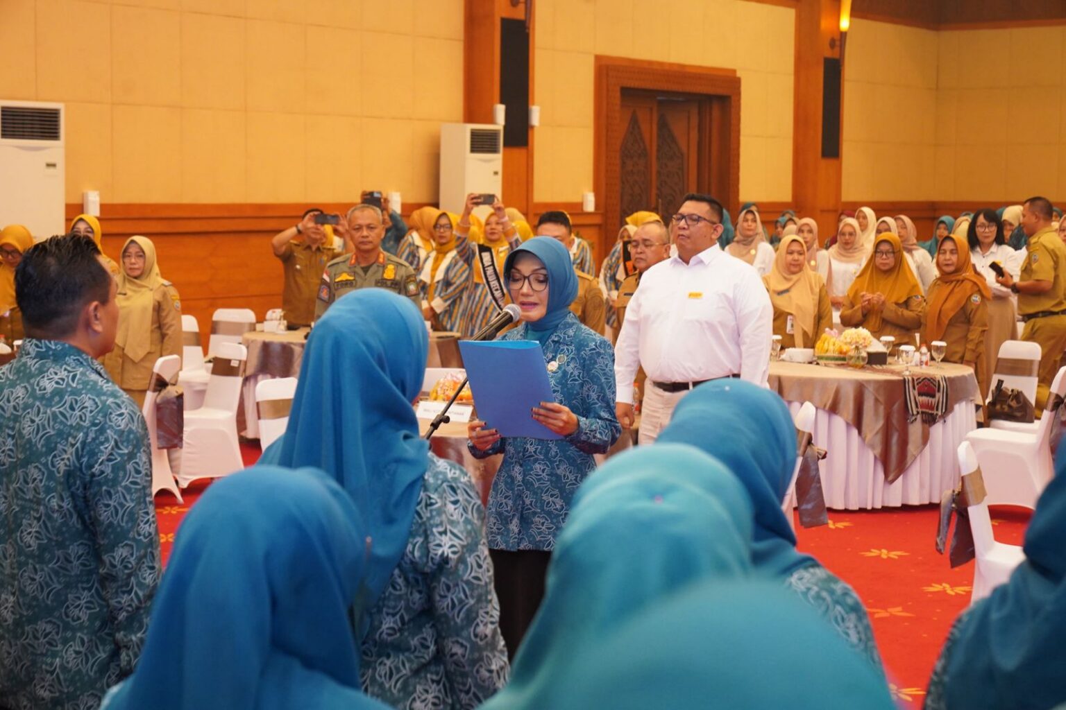Lantik Pengurus Kecamatan, Ketua TP PKK Pontianak Dorong Kader Jemput Kebutuhan Warga
