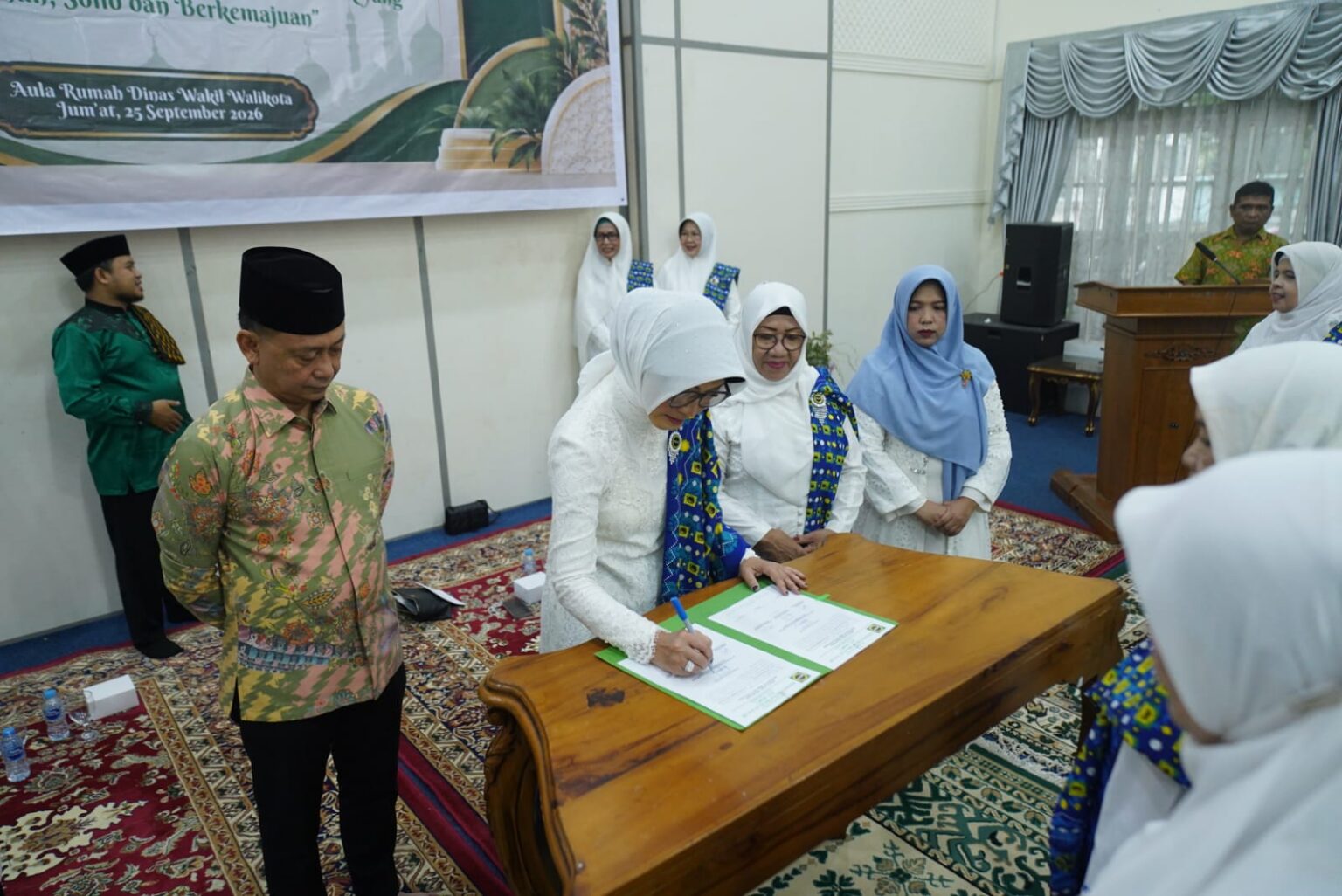 Lantik Pengurus Tiga Kecamatan, Wali Kota Pontianak Dorong Penguatan Majelis Taklim