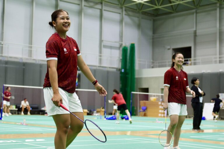 "Timnas bulutangkis Indonesia latih tanding lawan NTT East di Tokyo; pelatih Antonius Budi matangkan variasi taktik jelang Asian Games Aichi-Nagoya 2026."