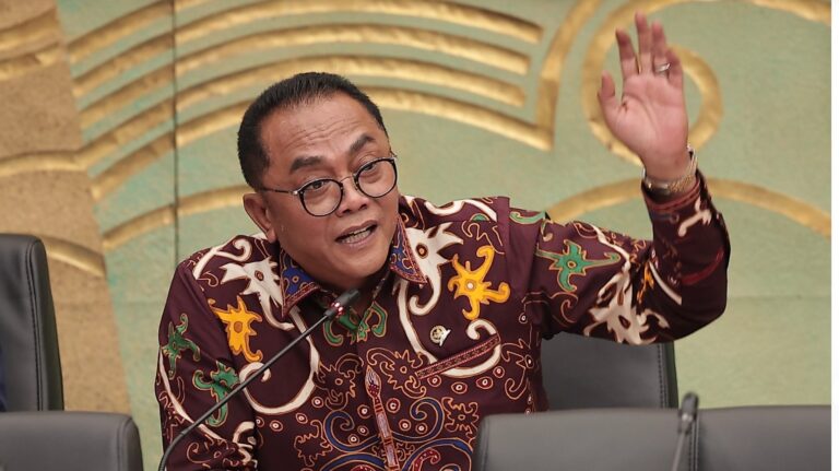 "Anggota Komisi XII DPR Sigit Karyawan Yunianto soroti pemadaman listrik bergilir di Kalteng; sebut ganggu ekonomi UMKM dan tuntut pemerataan hingga pelosok desa."