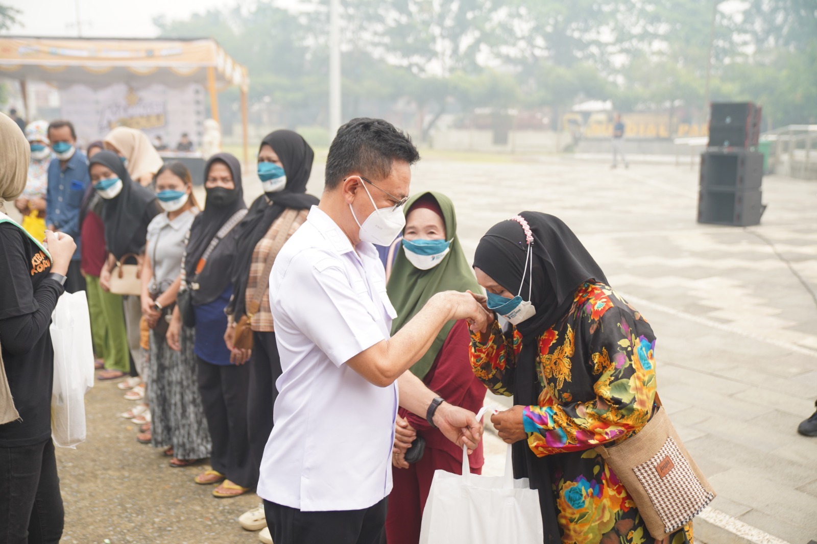 Peringati Kulminasi Matahari, Pemkot Pontianak Salurkan 1.000 Paket Sembako dan Air Bersih