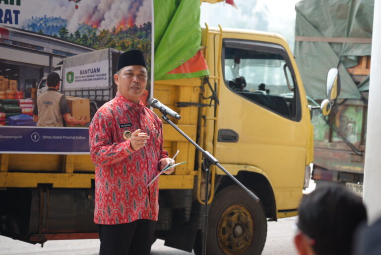 "Status tanggap darurat karhutla diperpanjang; Gubernur Kalbar Ria Norsan lepas bantuan logistik pangan dan sandang untuk Mempawah, Landak, Sanggau, dan Sekadau."