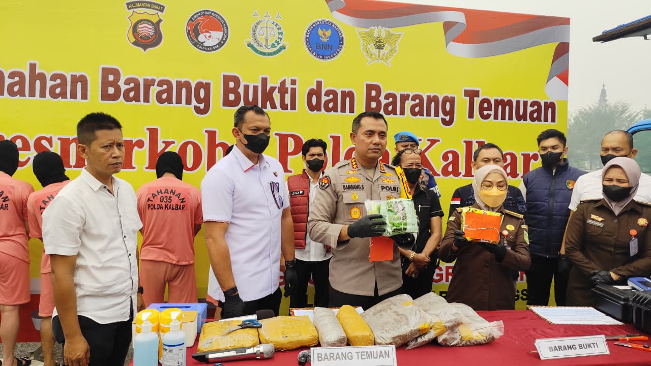 Polda Kalbar Musnahkan Barang Bukti Narkotika dan Happy Water Hasil Pengungkapan Kasus Jaringan Internasional