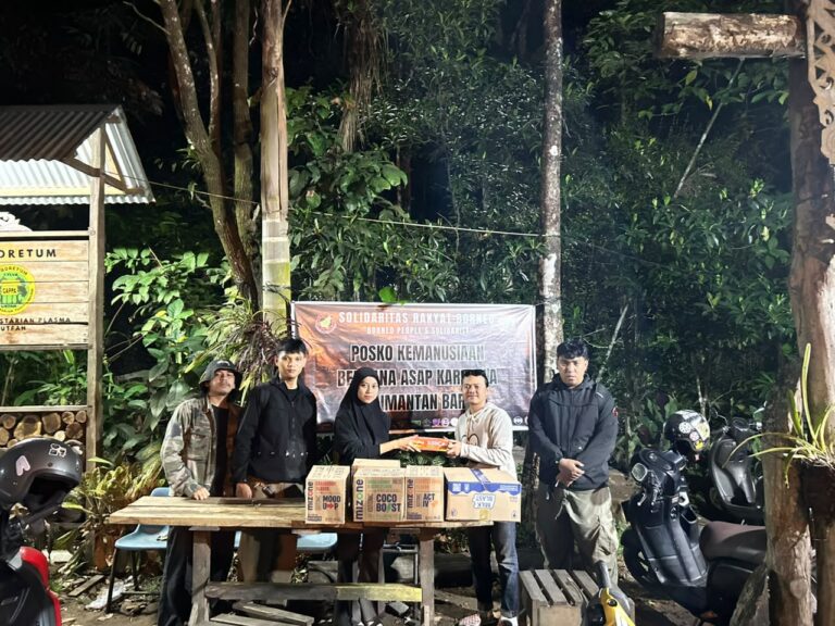 "Posko Solidaritas Rakyat Borneo salurkan 8.260 masker dan perlengkapan medis pemadam ke enam kabupaten terdampak karhutla di Kalimantan Barat."