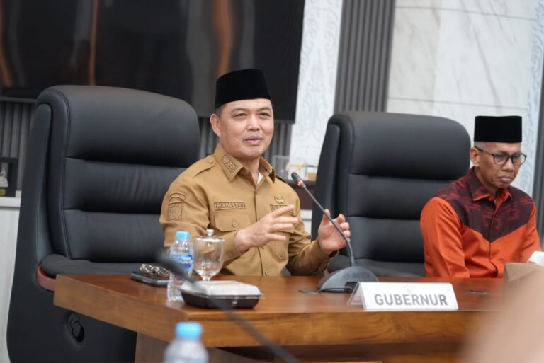 "Pemprov Kalbar serahkan tali asih bagi kafilah MTQ Nasional XXXI di Semarang; Gubernur Ria Norsan canangkan pelatih nasional dan pembinaan terstruktur."