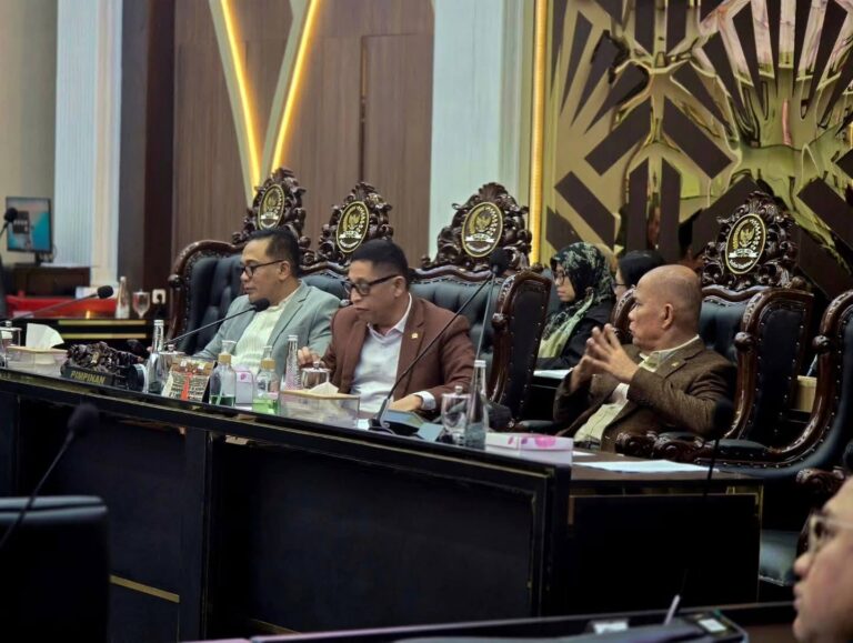 Suasana Rapat Pleno DPR RI membahas RUU Komoditas Strategis