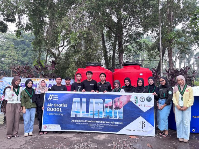 "HMI Kehutanan dan Ekonomi Untan salurkan 8.000 liter air bersih di PMI Pontianak; tegaskan aksi nyata di lapangan sebagai otokritik atas elitisme aktivisme mahasiswa."