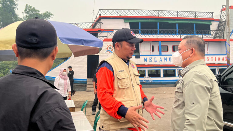 Gubernur Kalbar Ria Norsan Tinjau Penanganan Karhutla Kayong Utara. (Dok. HO/Nusantara Post)
