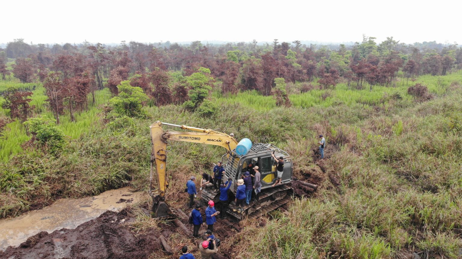 Saat Penanganan Karhutla di Ketapang, Gakkum Kemenhut Amankan Ekskavator dan Dua Pelaku