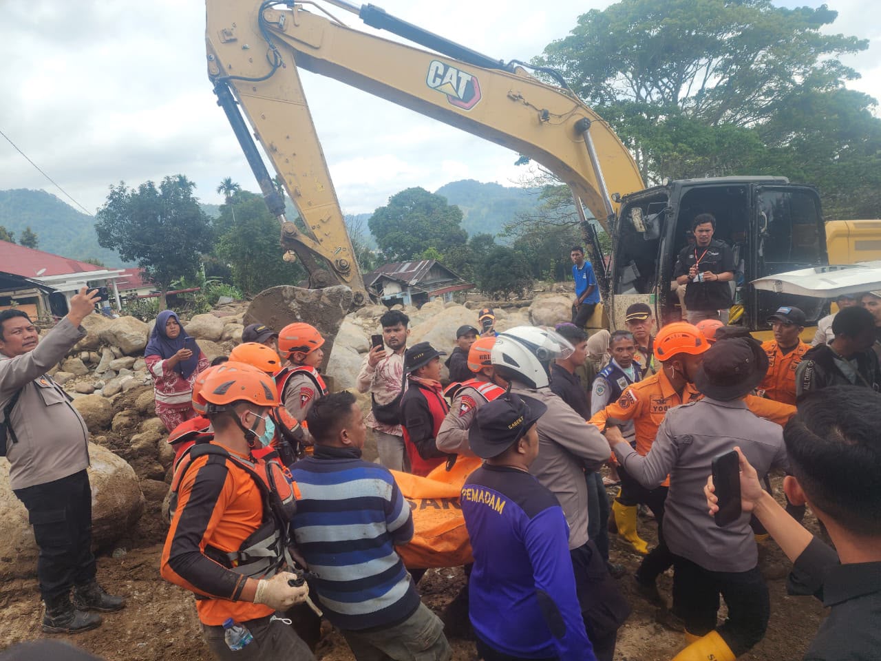 Satu Korban Hilang Ditemukan Meninggal, Operasi Pencarian Banjir Bandang Solok Ditutup