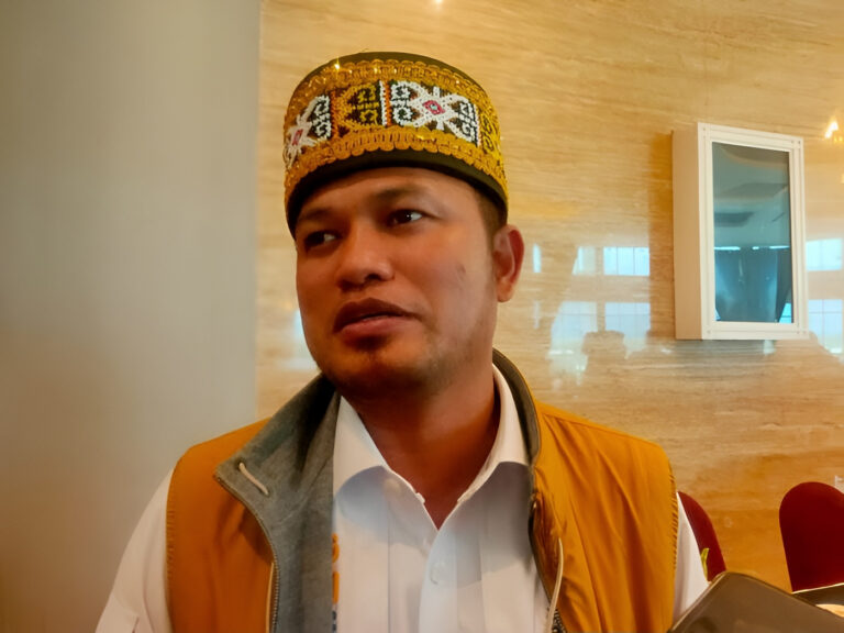 "Pengamat ekonomi Kaltim soroti usul SPBU 24 jam; tegaskan percuma buka 24 jam jika pasokan BBM kosong dan meminta manajemen distribusi dibenahi."