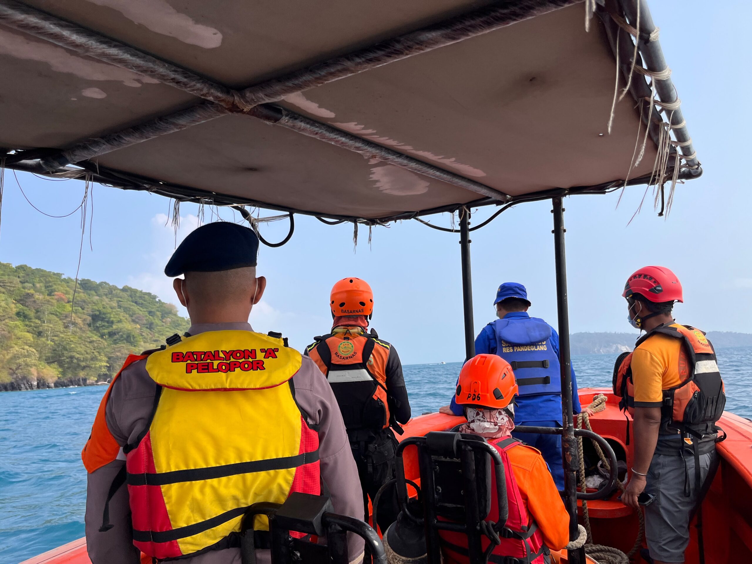 Anak Krakatau Bertahan di Level Siaga, Pencarian Delapan Orang Hilang Diperluas