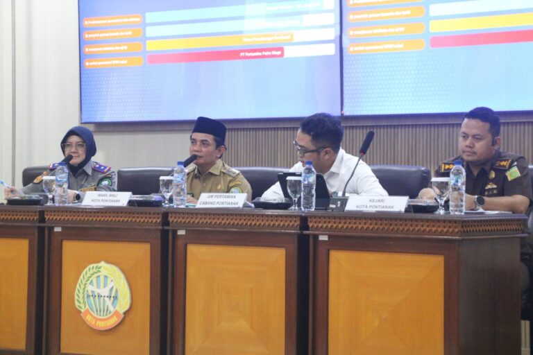 "Pemkot Pontianak dan Forum Lalu Lintas tetapkan aturan baru antrean solar subsidi per 1 Oktober 2026: wajib QR Code, larang tangki modifikasi, dan tertibkan truk."