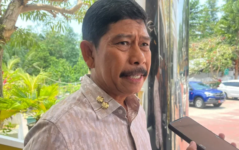 "Wakil Bupati PPU Abdul Waris Muin buka suara soal wacana Bupati Mudyat Noor rangkap Kepala Otorita IKN; tegaskan fokus pelayanan daerah tetap berjalan normal."