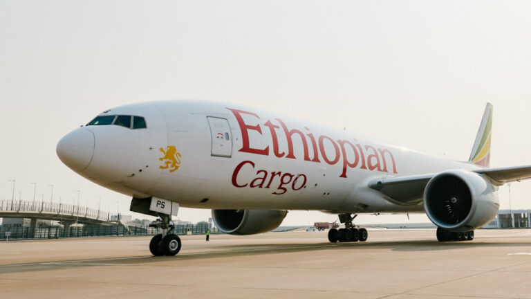 Pesawat kargo Ethiopian Airlines Cargo terparkir di landasan pacu bandara. (Dok. Ist)