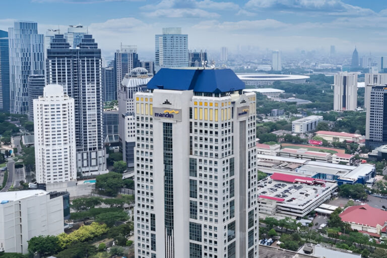 "Bank Mandiri membantah kabar kredit jumbo ke PT Jhonlin Baratama milik Haji Isam disalurkan tanpa agunan atau digunakan untuk spekulasi saham BYAN."