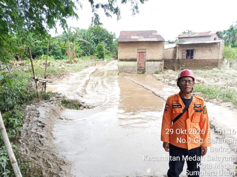 "BNPB mengimbau warga untuk meningkatkan kesiapsiagaan menghadapi banjir, angin kencang, dan tanah longsor di tengah peningkatan bencana hidrometeorologi."