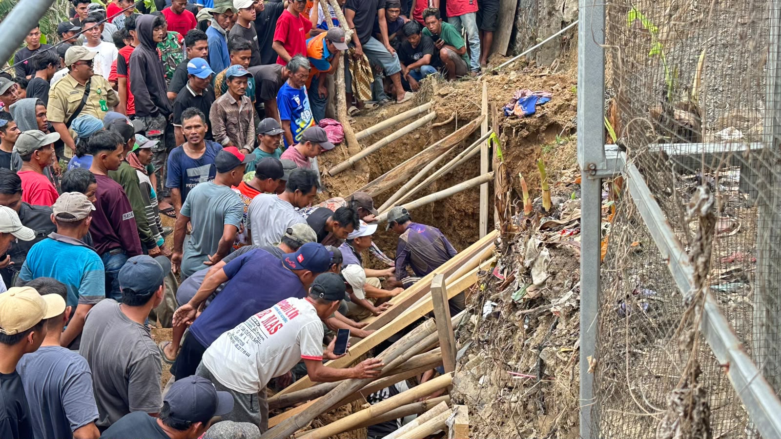 BNPB Rilis Data Bencana: Karhutla Melanda Tiga Daerah, Dua Warga Tewas Longsor di Pekalongan