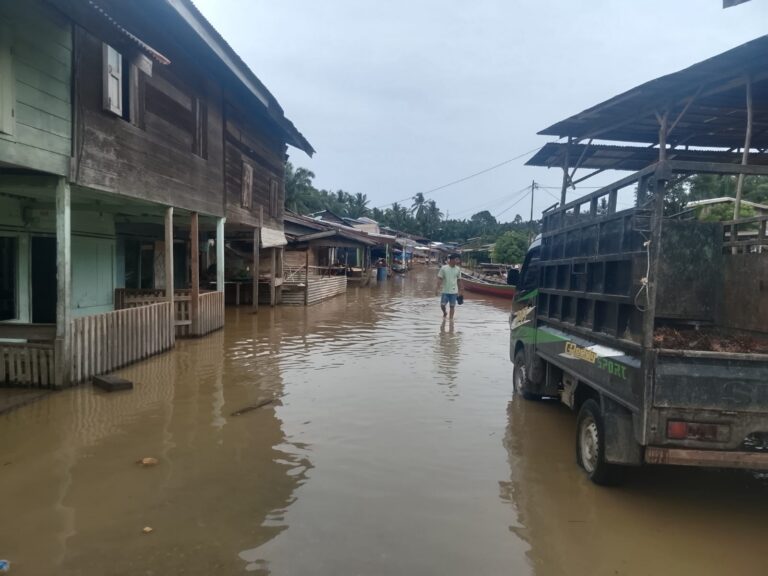 "Konsisi banjir yang melanda Kota Subulussalam, Provinsi Aceh pada Sabtu (24/10)."