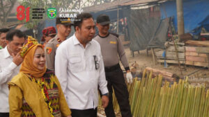 Deretan bambu disiapkan untuk memasak lemang tradisional dalam perayaan Festival Lemang Muara Lawa. (Dok. Diskominfo Kutai Barat)