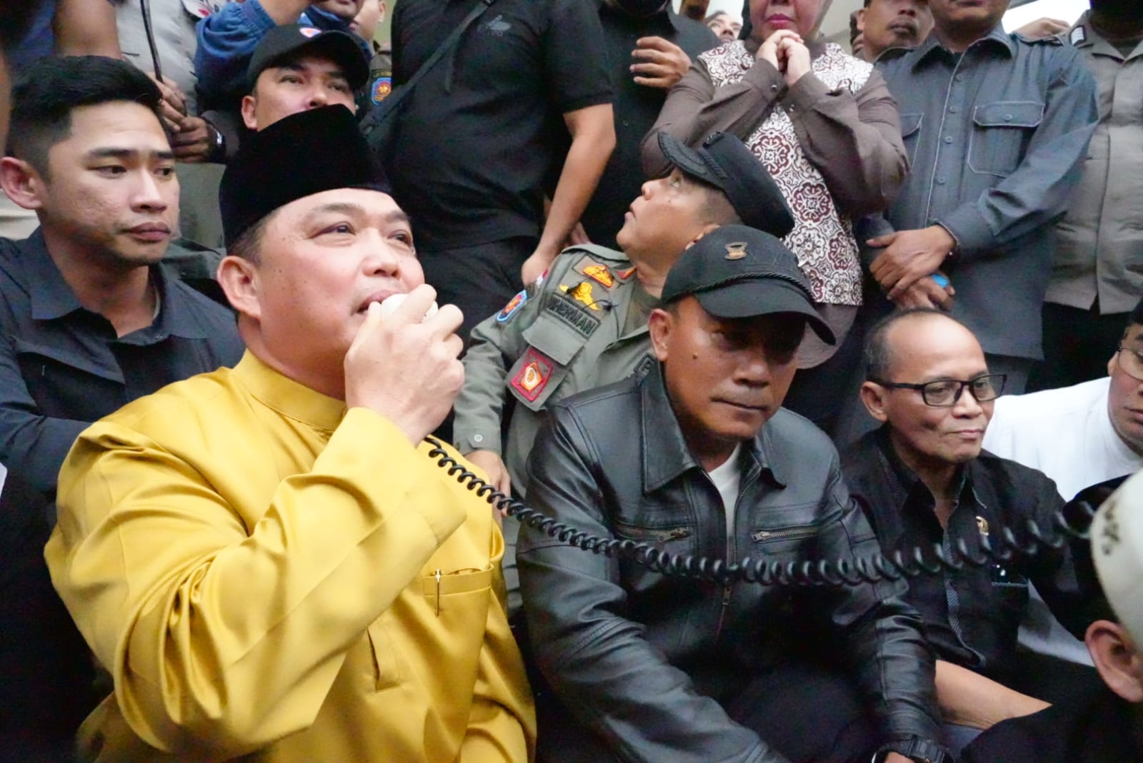 Setelah Tiga Hari Berdemo, Gubernur Kalbar Ria Norsan Akhirnya Temui Massa Mahasiswa