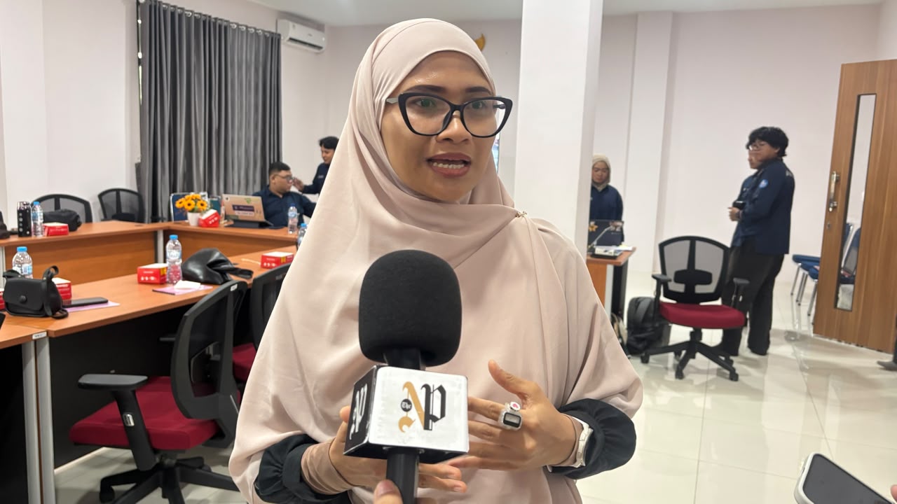 Dosen FISIP Untan Suci Lukitowati diwawancarai media mengenai pelatihan digital parenting bagi orang tua Tuli.