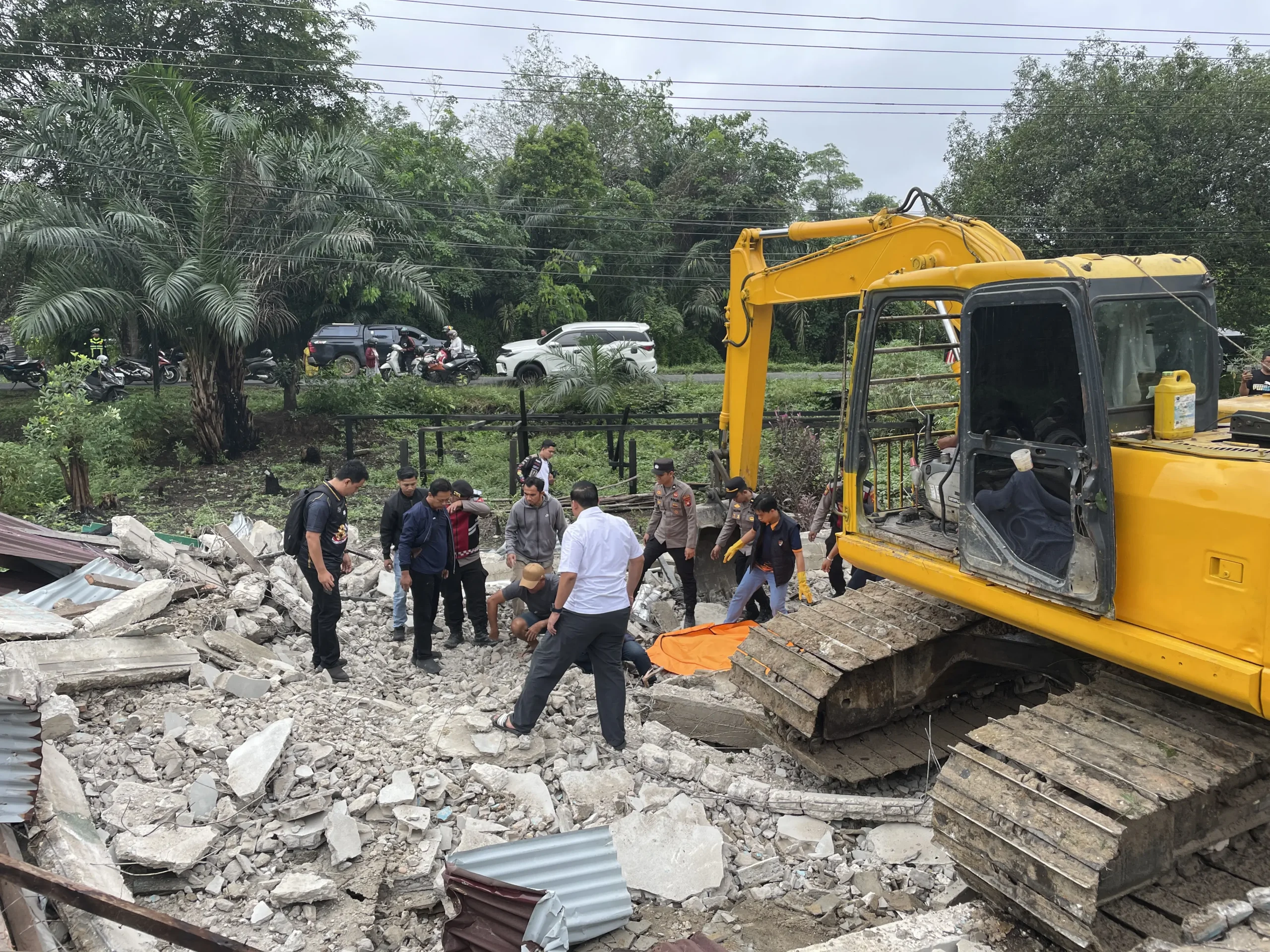 Ruko Dua Lantai Ambruk di Sintang, Dua Pekerja Asal Pontianak Meninggal Dunia