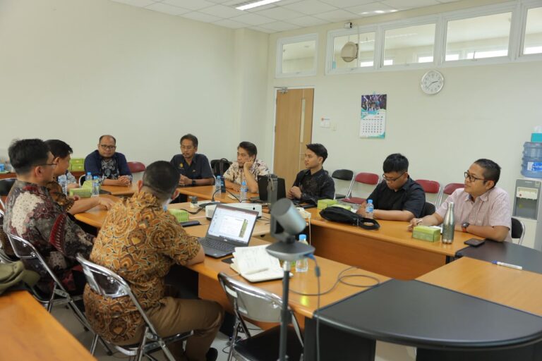 "Fakultas Kehutanan UGM dan PT HKI memperkuat sinergi restorasi ekosistem berbasis riset ilmiah guna memulihkan kawasan pasca karhutla di Kalbar."
